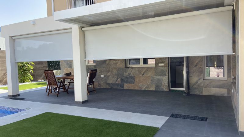Toldos verticales enrollables para exterior: Protegerán tu terraza de las  inclemencias del tiempo - Beljemi
